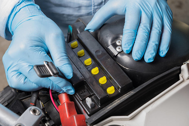 汽車電瓶的使用壽命是多久？如何判斷電瓶該換了？